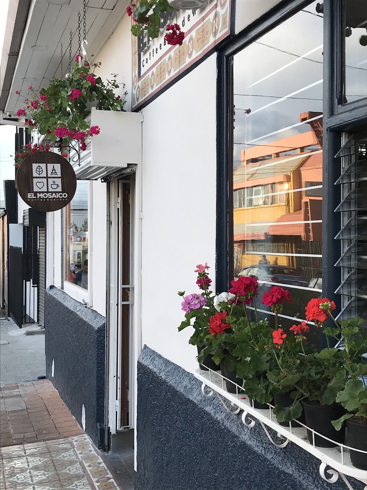 El Mosaico Coffee & Garden - featured photo