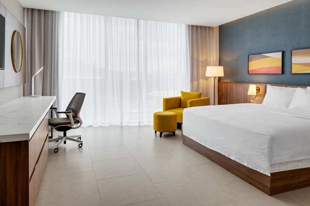Hilton Garden Inn San Jose Airport City Mall - photo 5