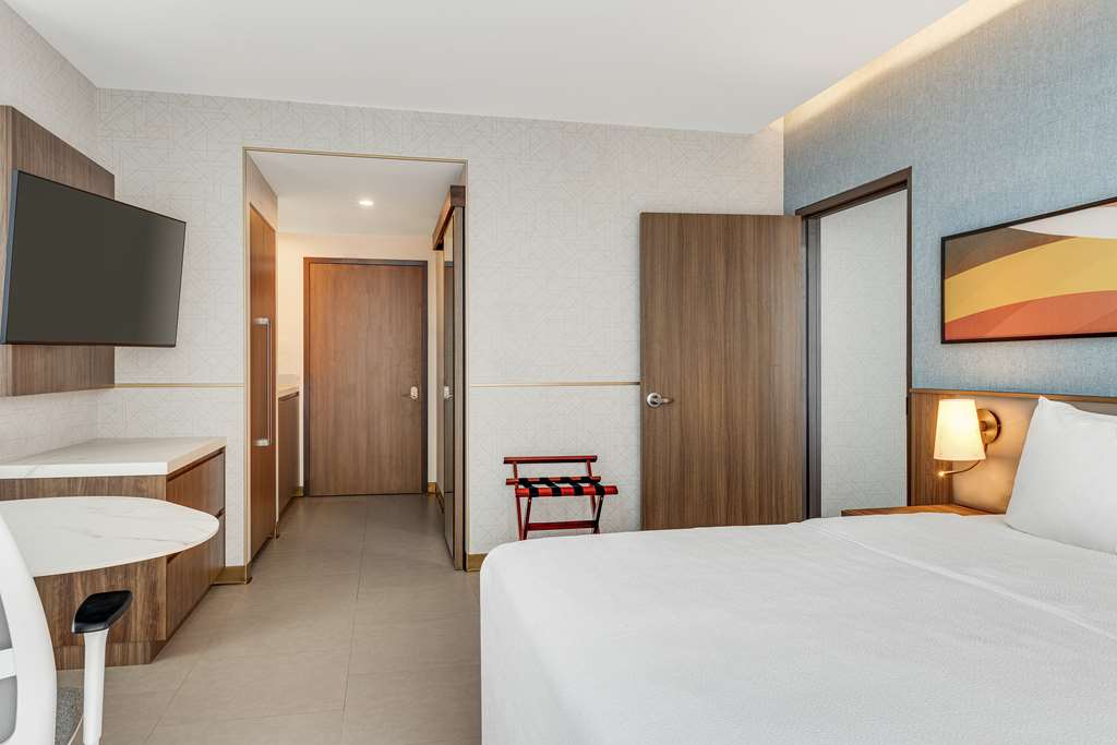 Hilton Garden Inn San Jose Airport City Mall - photo 6