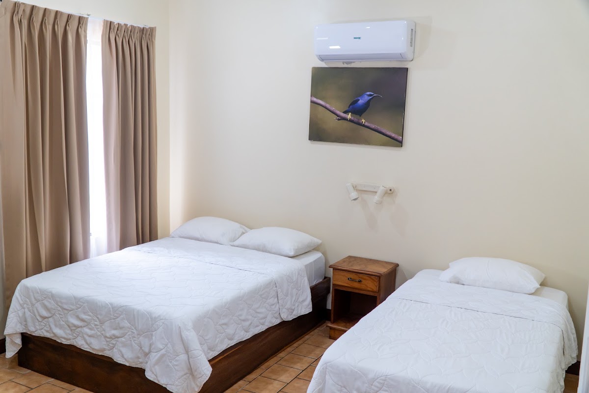 Hotel y Villas Huetares - photo 2