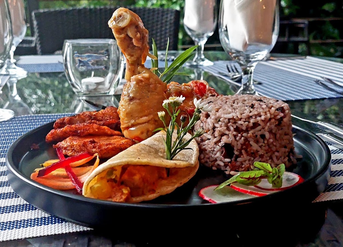 Karolas Restaurant - photo 4