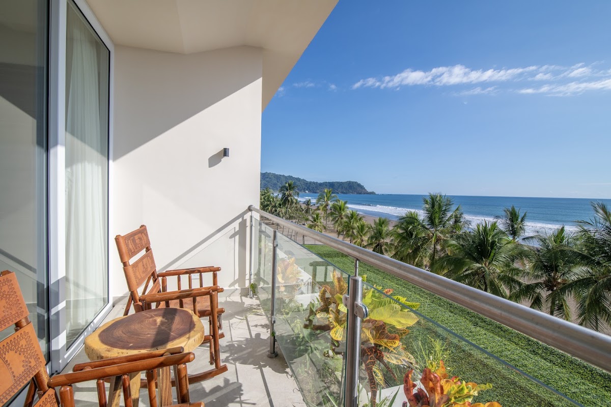Clarita's Beach Bar & Resort - photo 4