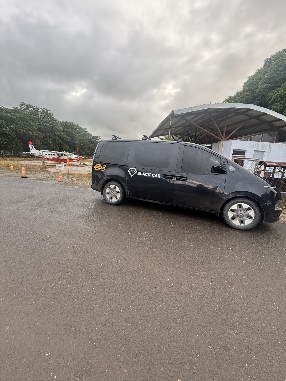 Black Car Transport & Taxi Services - photo 4