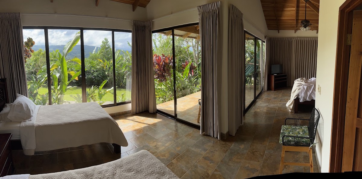 La Finca Lodge - photo 2