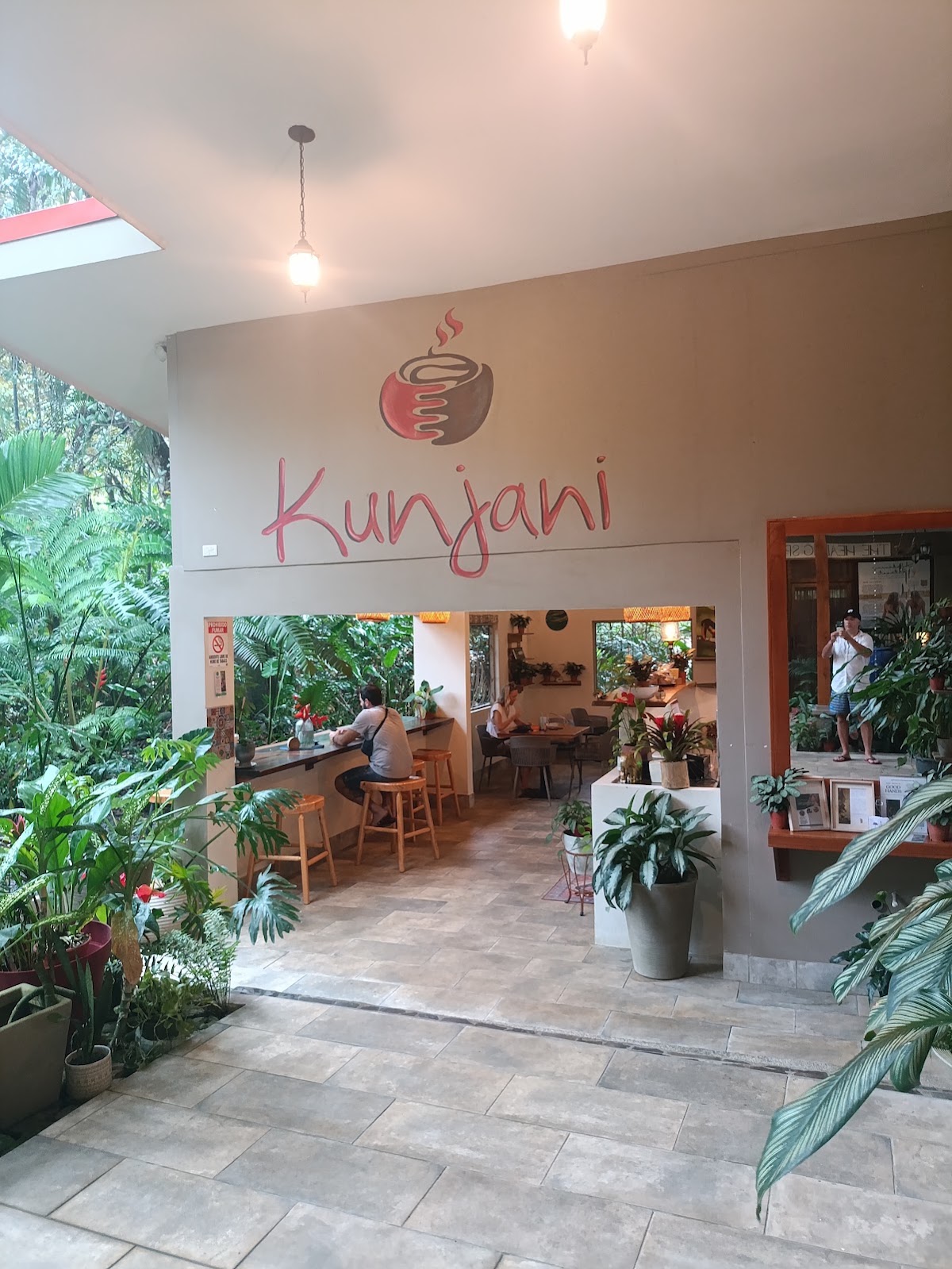 Kunjani Cafe Dominicalito - photo 4