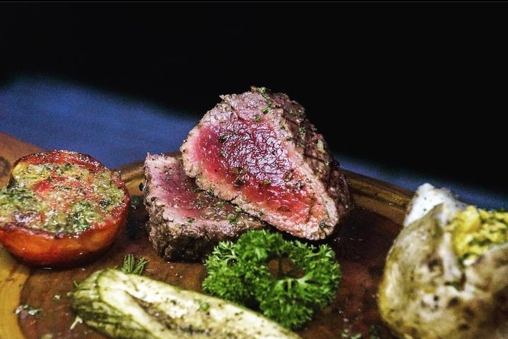 El Lagarto Steak House & Seafood - photo 2