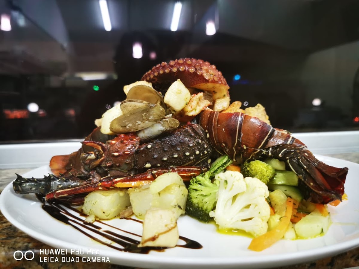 Papagayo Seafood - photo 2