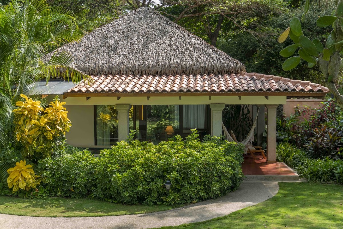 Capitán Suizo Beachfront Boutique Hotel - featured photo
