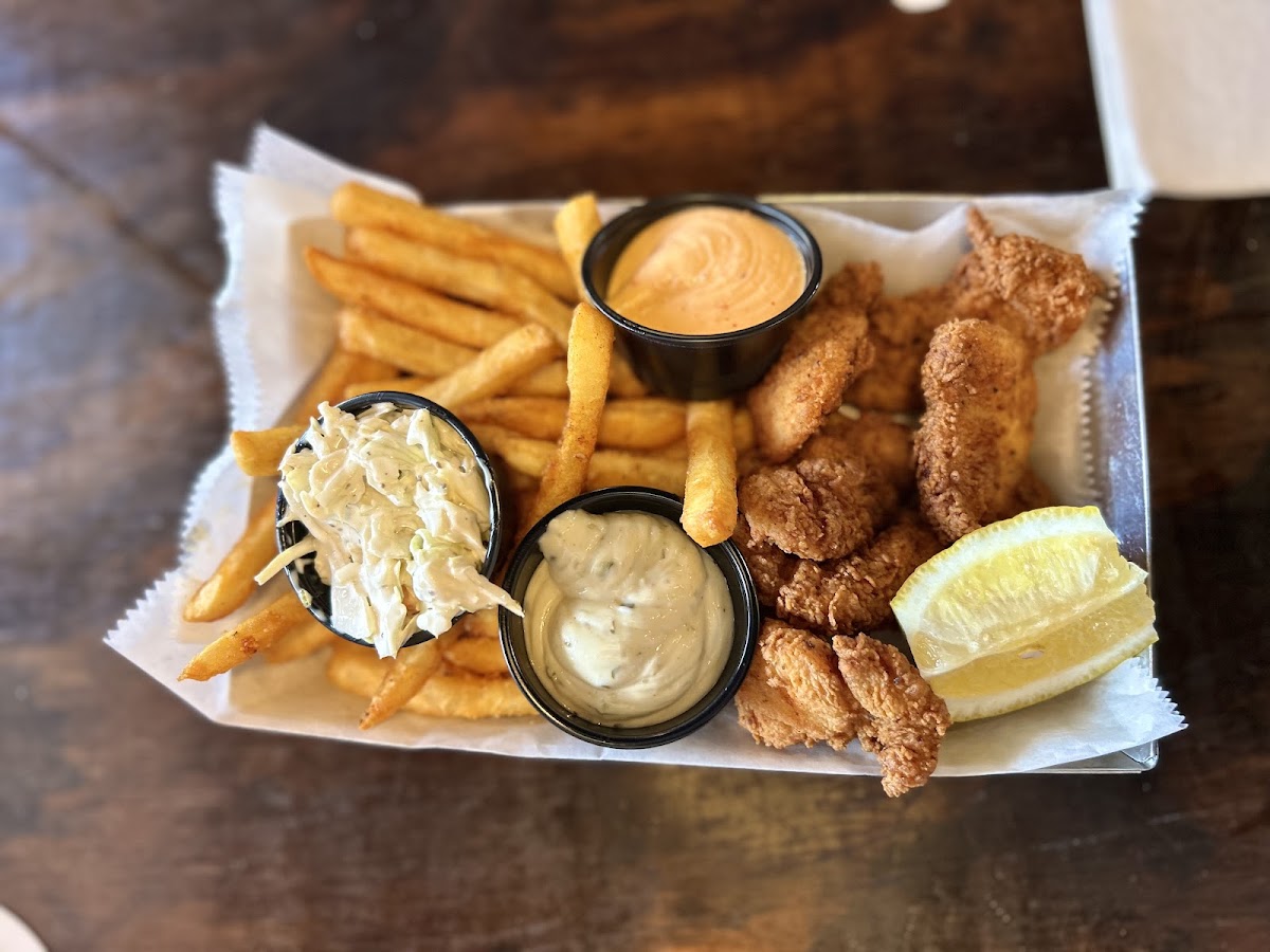 The White Tarpon Bar & Restaurant - photo 4