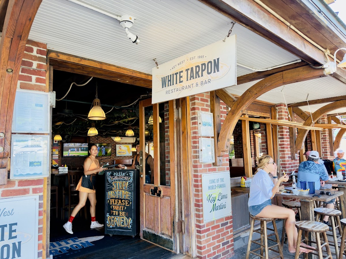 The White Tarpon Bar & Restaurant - photo 5