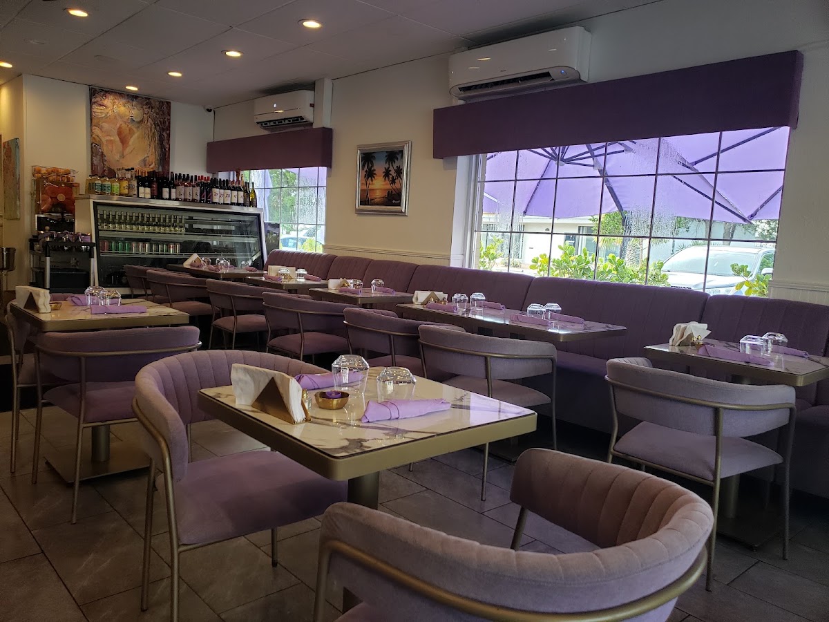 LAVENDER Cafe & Bistro - photo 2