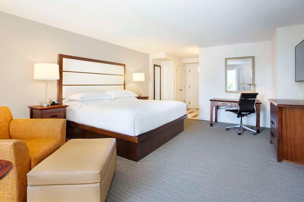 Hilton Naples - photo 2