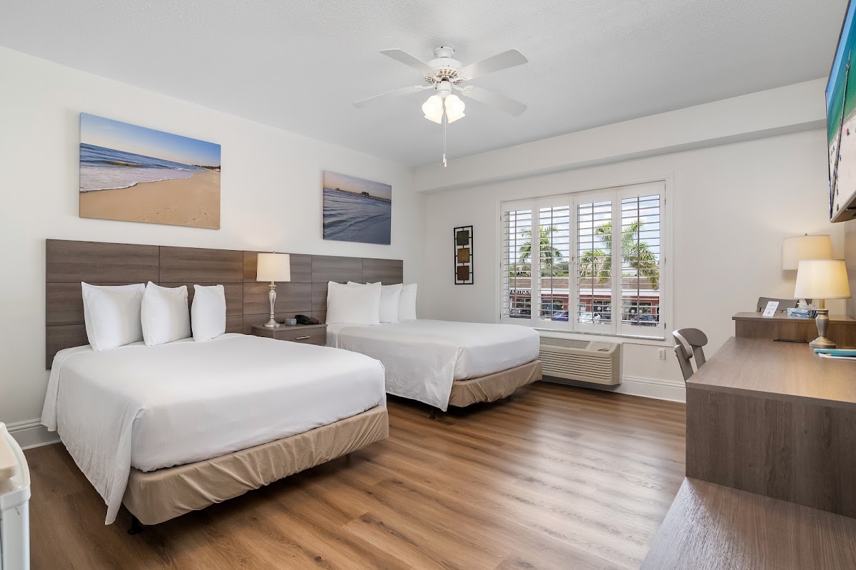 Naples Park Central Hotel - photo 2