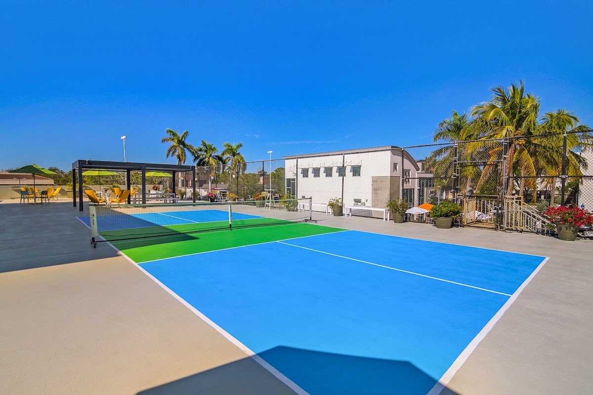Naples Park Central Hotel - photo 3