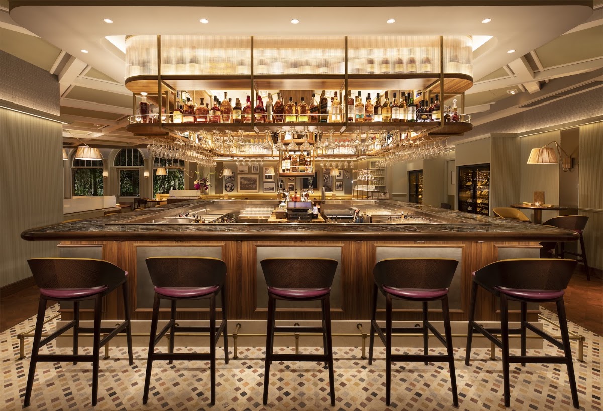 Henry's Palm Beach - featured photo