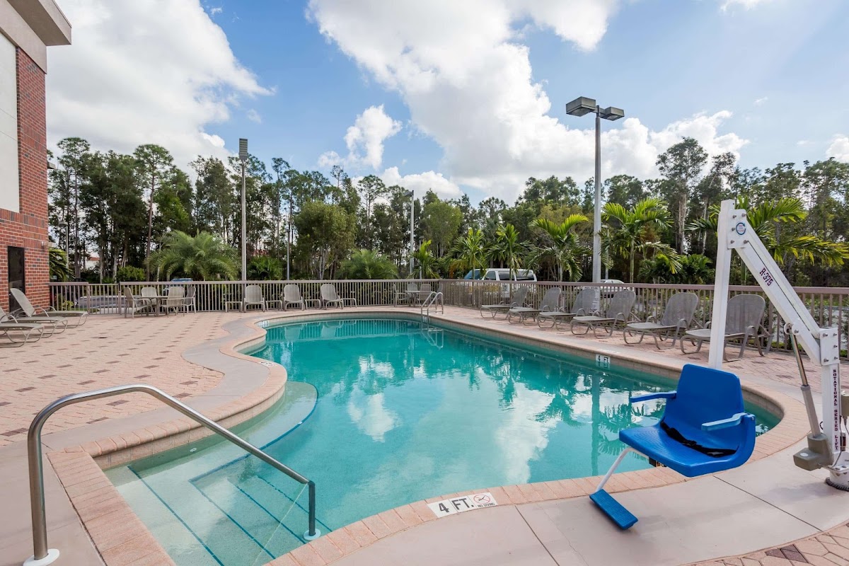 Days Inn & Suites by Wyndham Fort Myers Near JetBlue Park - photo 3