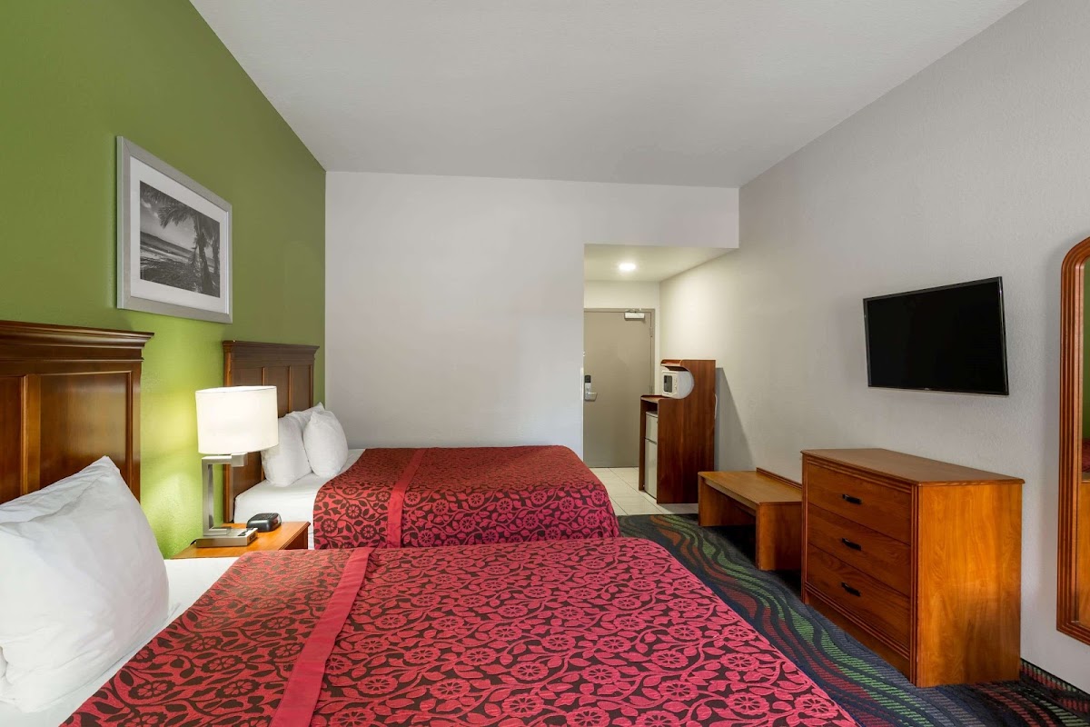 Days Inn & Suites by Wyndham Fort Myers Near JetBlue Park - photo 5